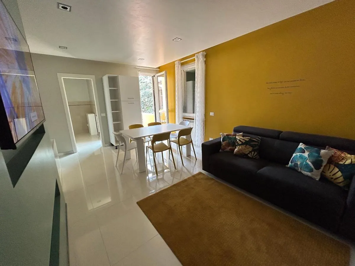 Apartment Appartamento Chloe Sirmione Italy