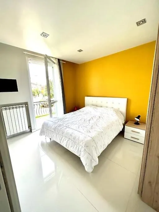 Apartment Appartamento Chloe Sirmione